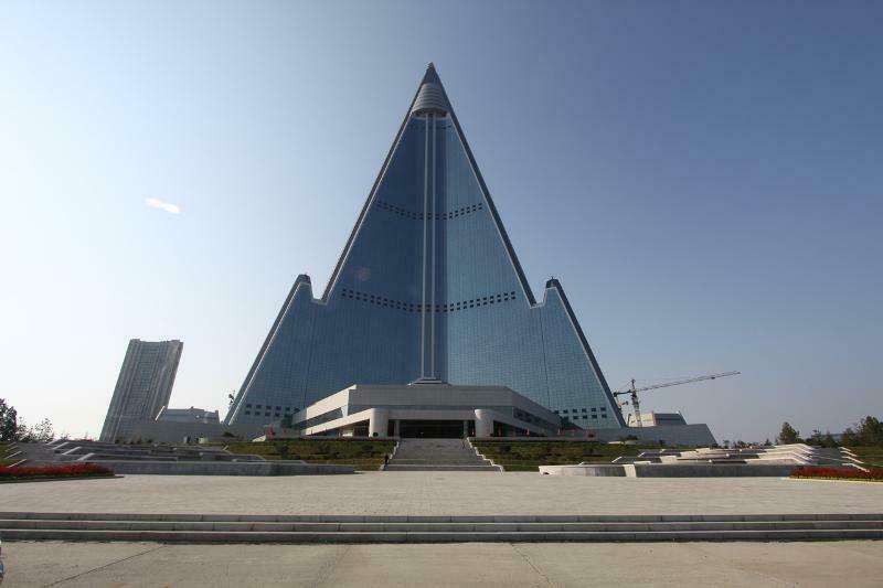 Dentro Ryugyuong, il colossale hotel abbandonato in Corea del Nord