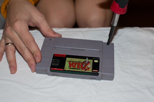 Come sostituire la batteria di una cartuccia dello SNES