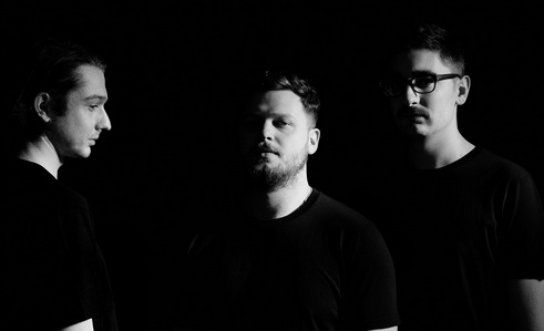 PREMIERE: alt-J – “Story 4: Sleeplessly Embracing” (a remix by clipping.)