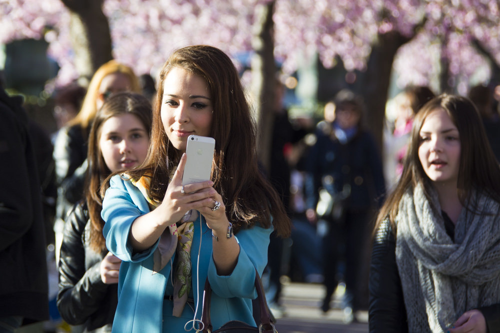 Taking Selfies Makes You Think You’re Hotter Than You Really Are, Says Science