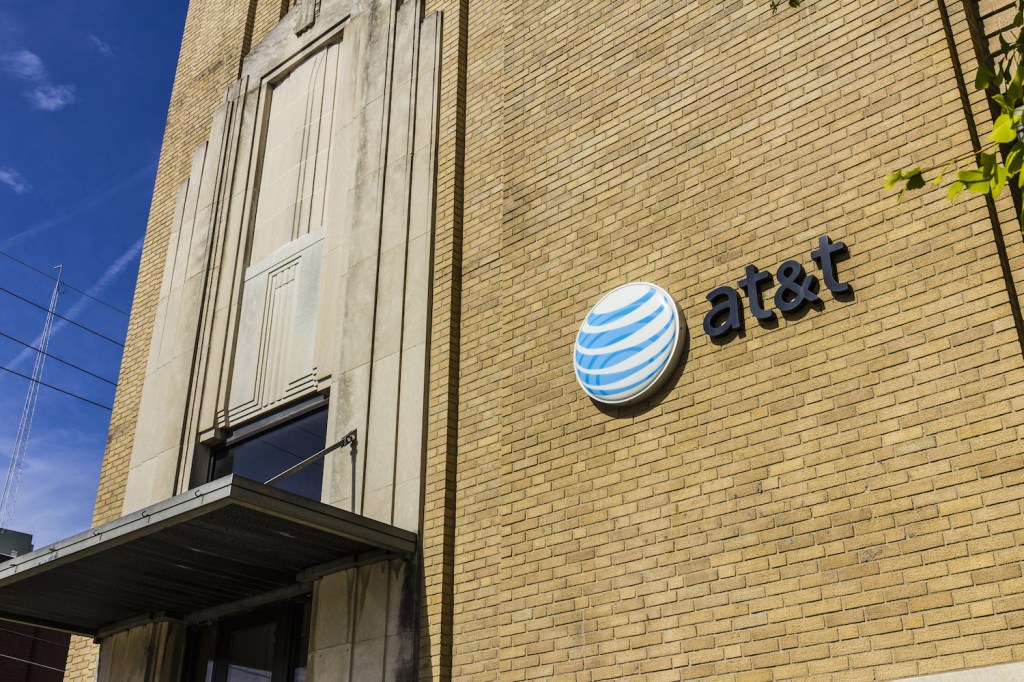 Hundreds of Customers Complained to the FCC That AT&T Switched Their Data Plans