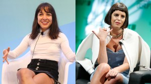 twee vrouwen op stoelen