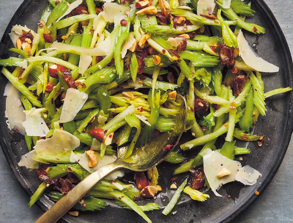 La salade céleri, dates, amandes et parmesan