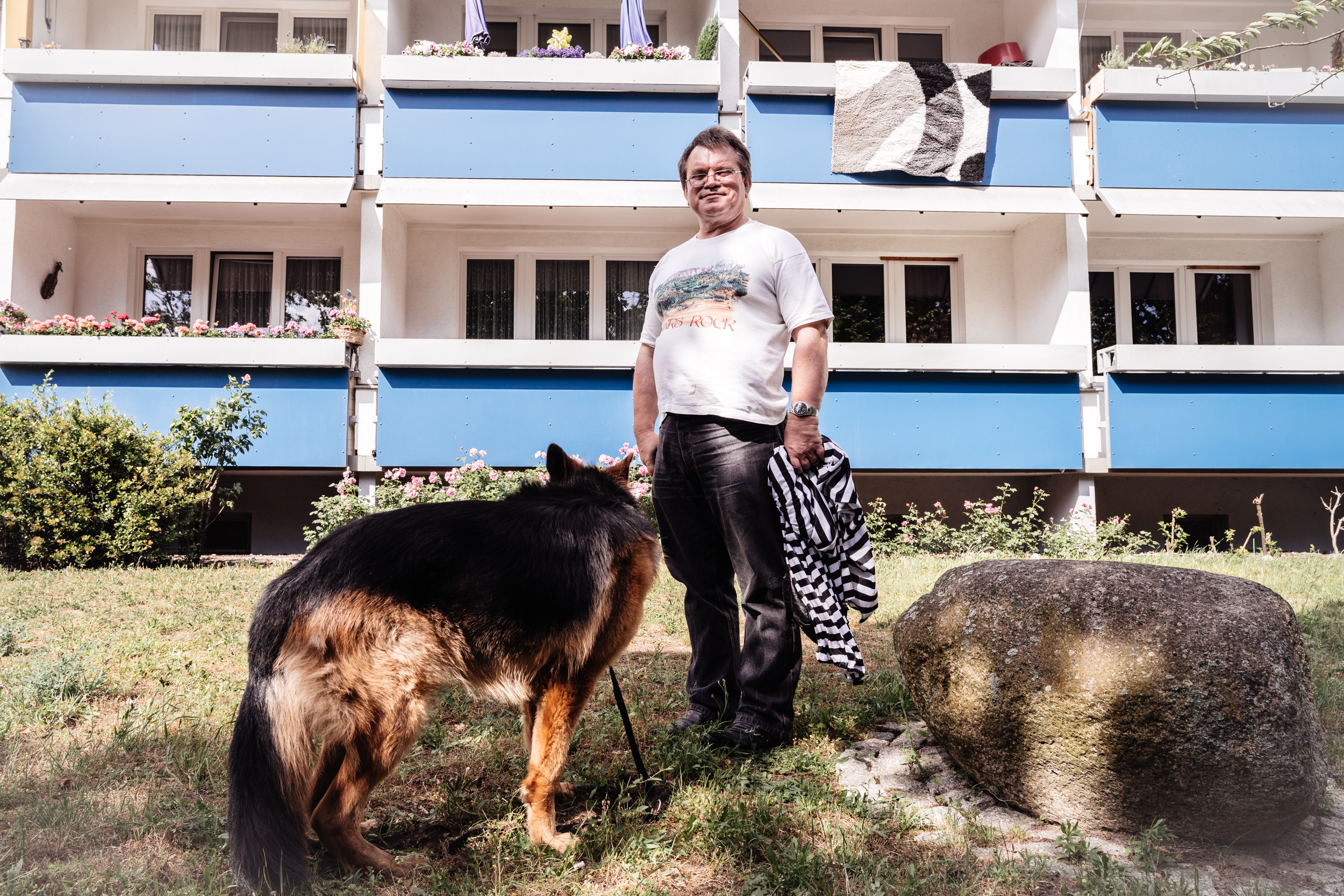 Jürgen steht jeden Morgen um sechs Uhr auf, um sich um seinen Pflegehund zu kümmern.