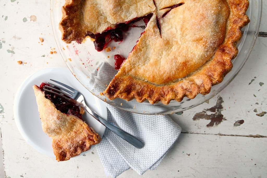 Pie mit Waldbeeren