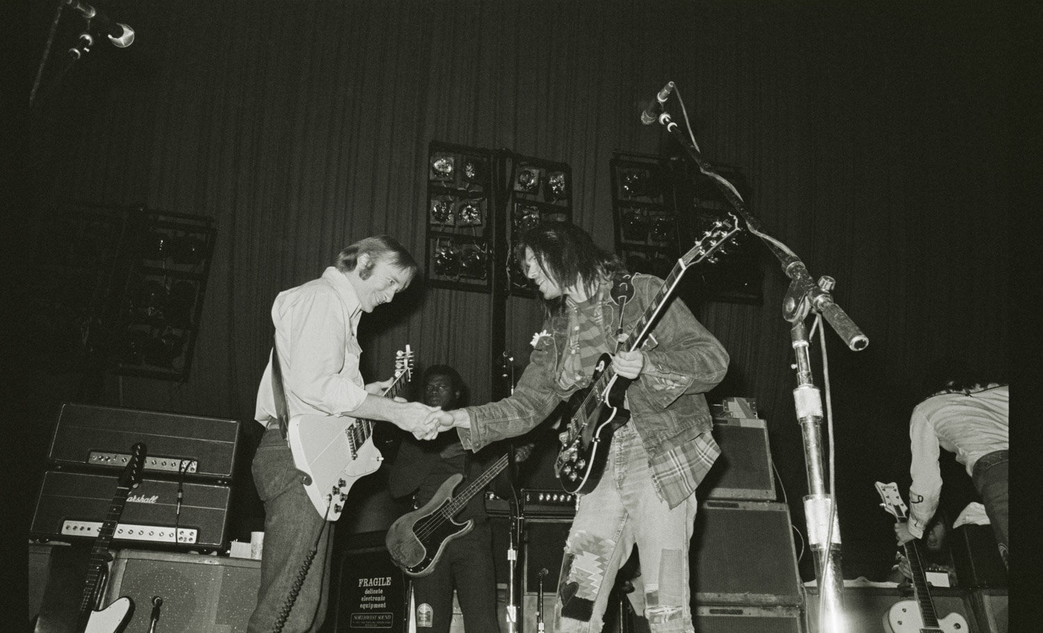 Brad Eterman fotos rock 1970 backstage neil young