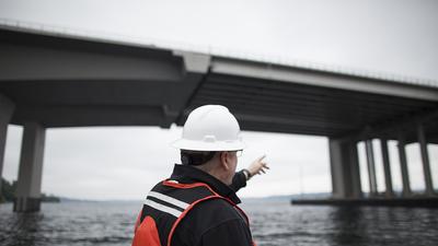 Le pont flottant de 230 000 tonnes