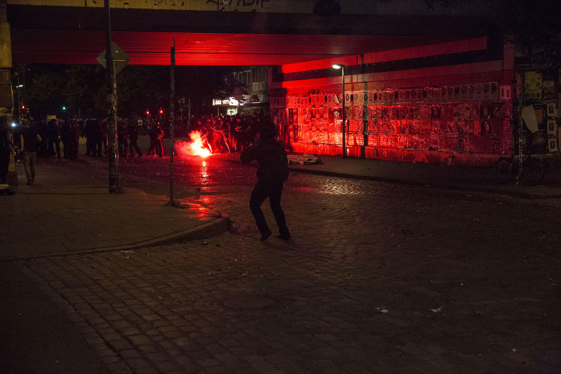 Hamburgo durante la cumbre del G20 barricadas fuego violencia policial saqueos