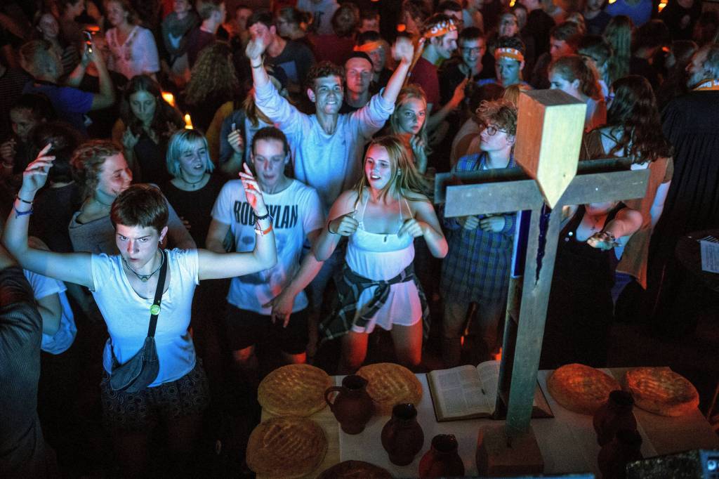 Follow the 10 Commandments of Clubbing, Or Go to Hell