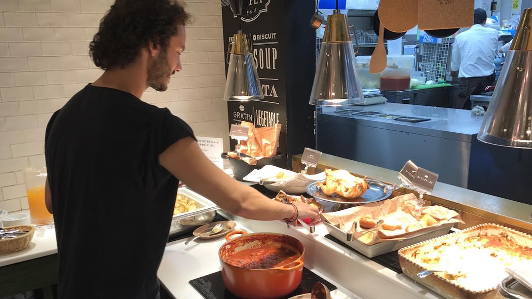 bufé libre KFC comida pollo Japón comer hasta reventar