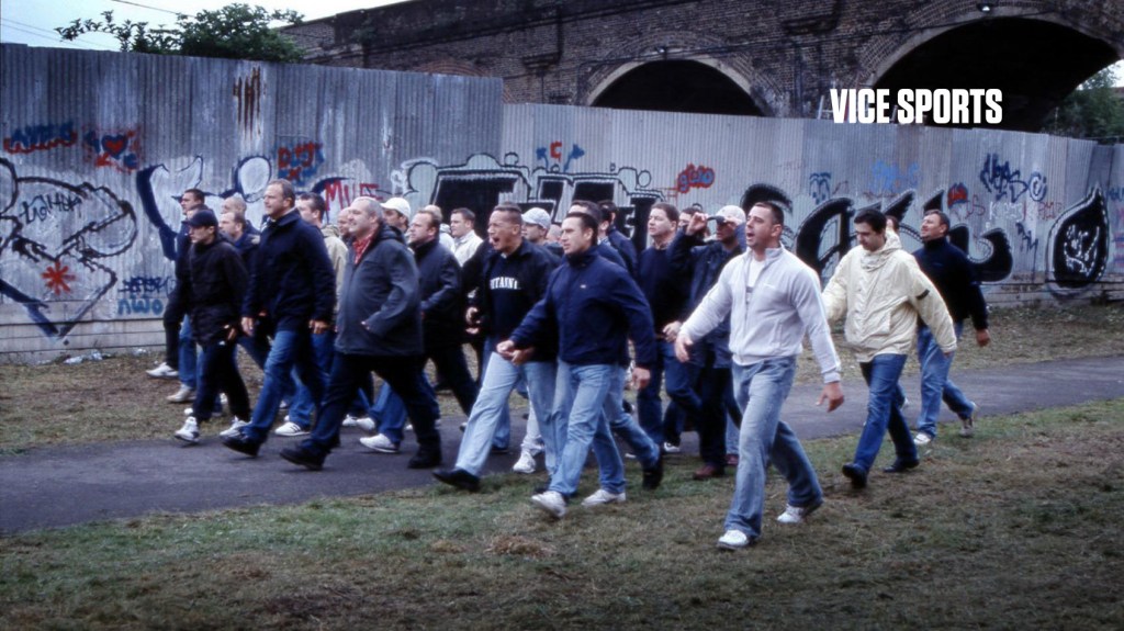 20 ans après « Football Factory » : derrière le mythe du hooligan anglais