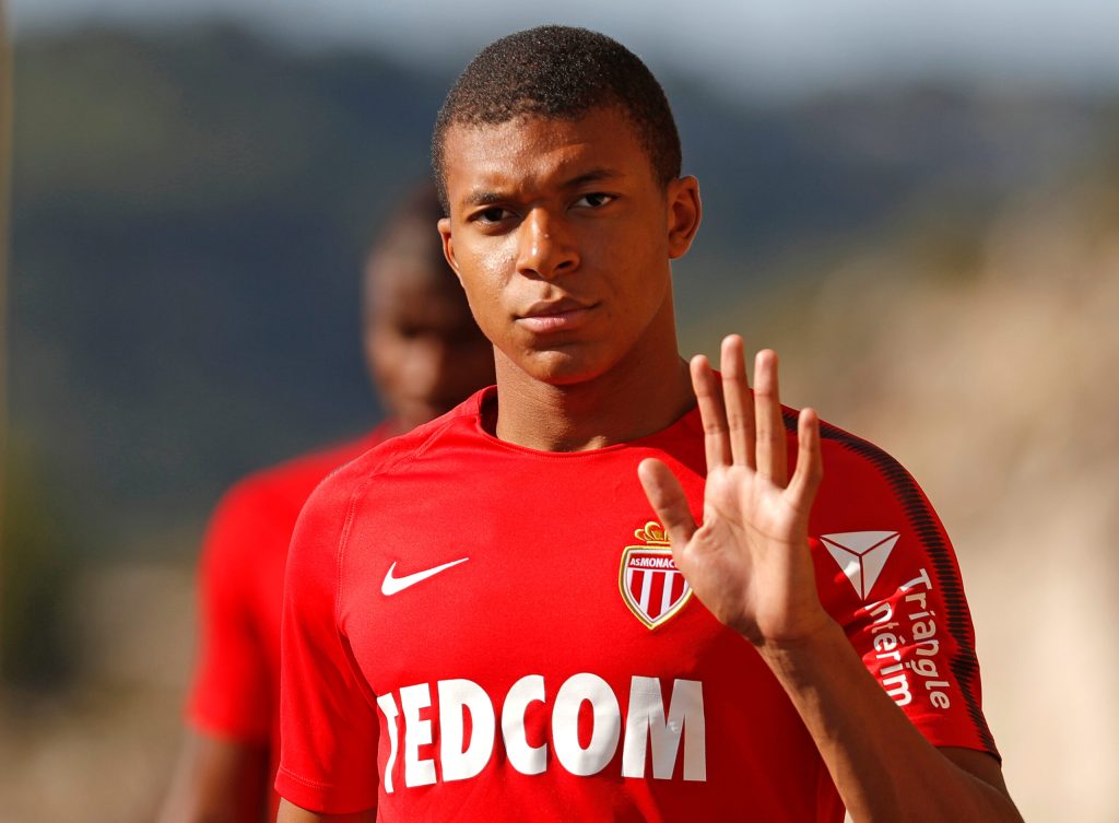 Los ultras del Mónaco meten presión a Kylian Mbappé