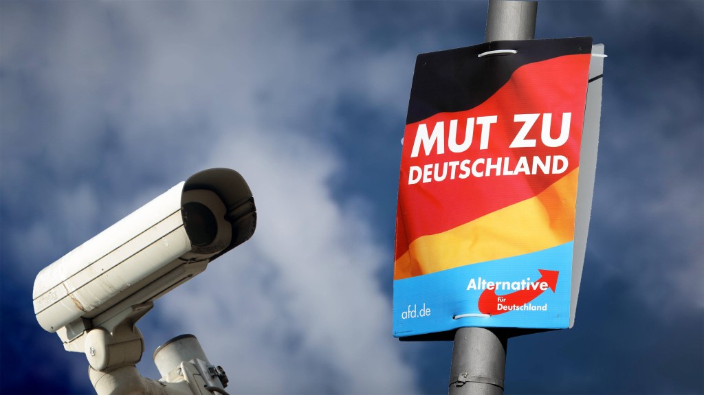 Die AfD spendiert Bürgern Kameras, um ihre Wahlplakate zu überwachen