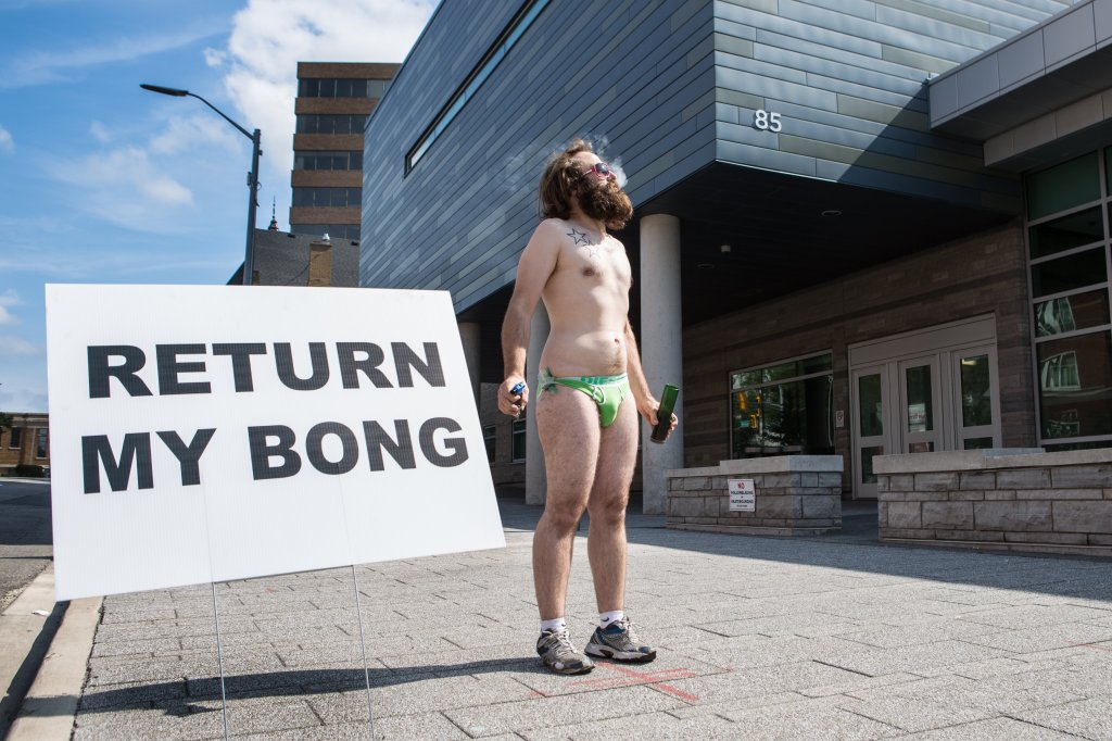 This Speedo-Wearing Dude Wants His Bong and Weed Back