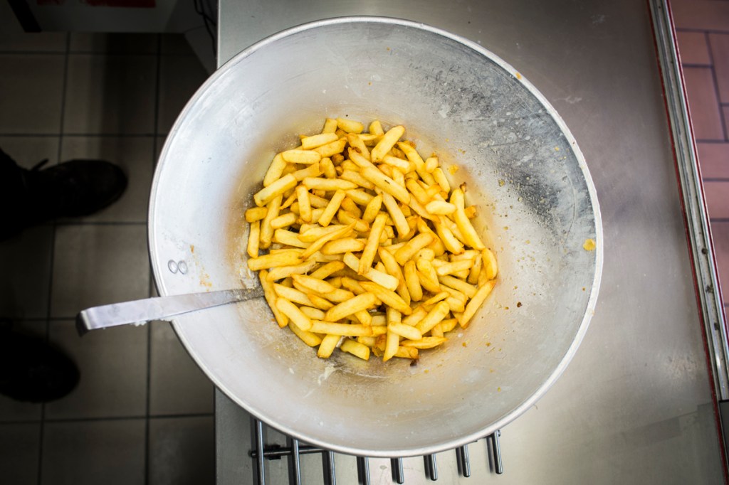 De meest authentieke frietbakker van Brussel vertelt ons het geheim van echte Vlaamse friet