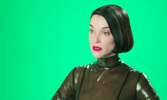 St. Vincent z pomocą Carrie Brownstein prezentuje “szablonowy wywiad”