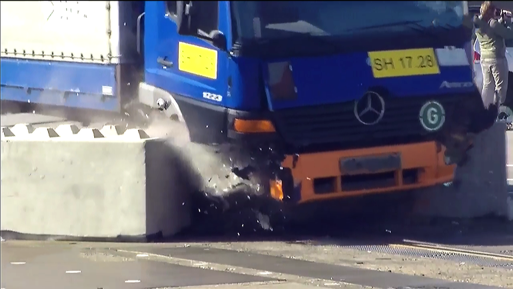 Deze Duitse test laat zien dat een betonblok niet helpt tegen een aanslag