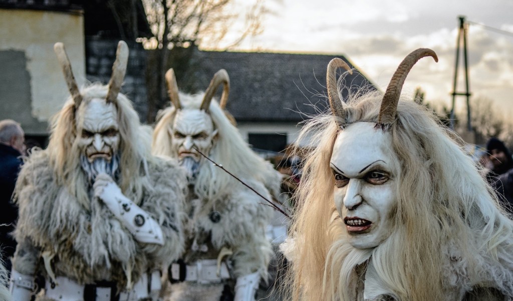 Die Burschen im Schafspelz: Wir haben uns in Österreichs Krampus-Szene umgeschaut