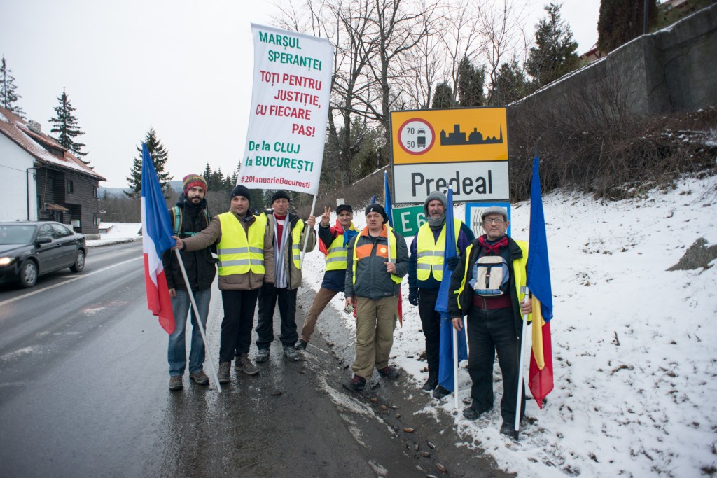 Românii care au venit pe jos sute de kilometri de la Cluj la București, ca să lupte cu PSD