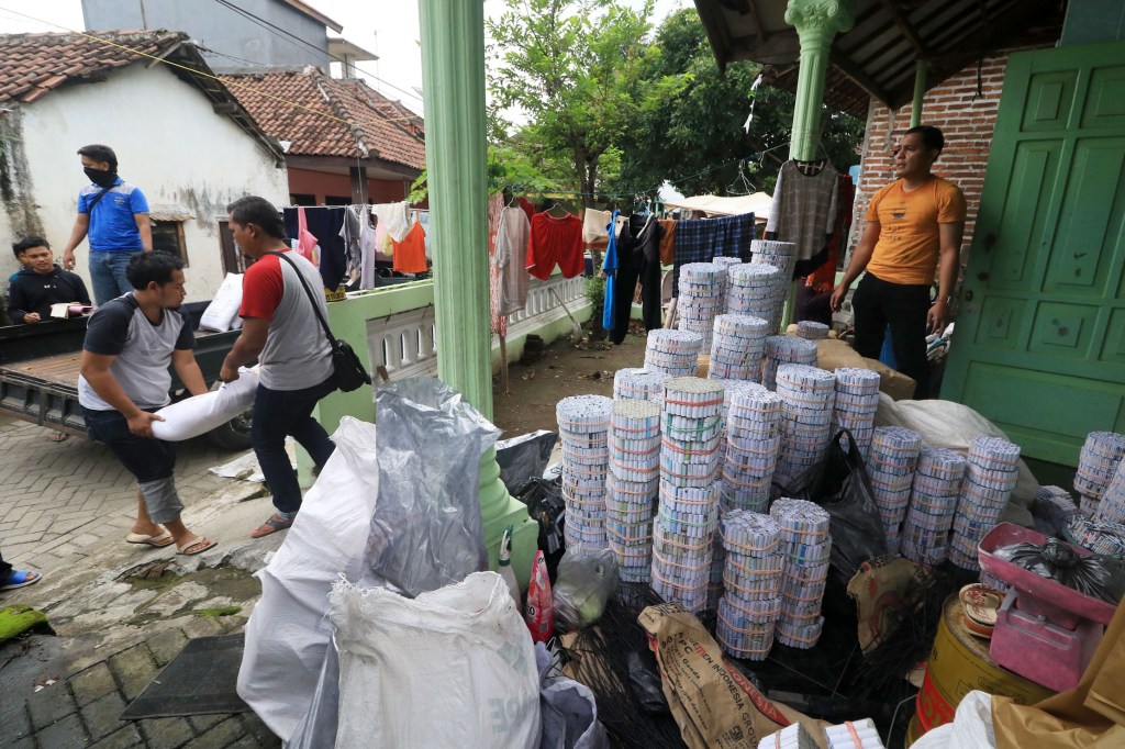 Riwayat Separuh Abad Desa Pelosok Pasuruan Memasok Petasan