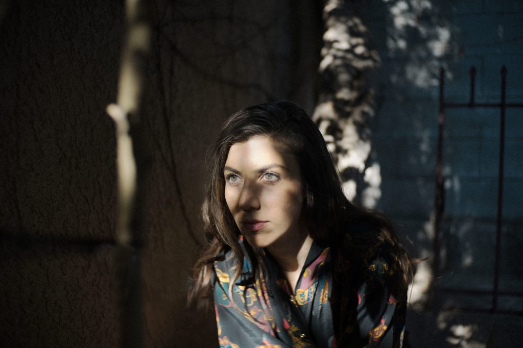 «Sería lindo no celebrar el día de la mujer, y no tener que discutir estas cosas» — Julia Holter