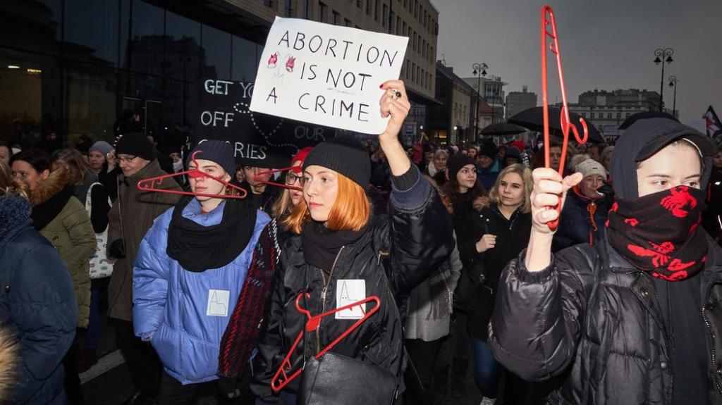 Pologne : toutes dans la rue contre la loi anti-avortement