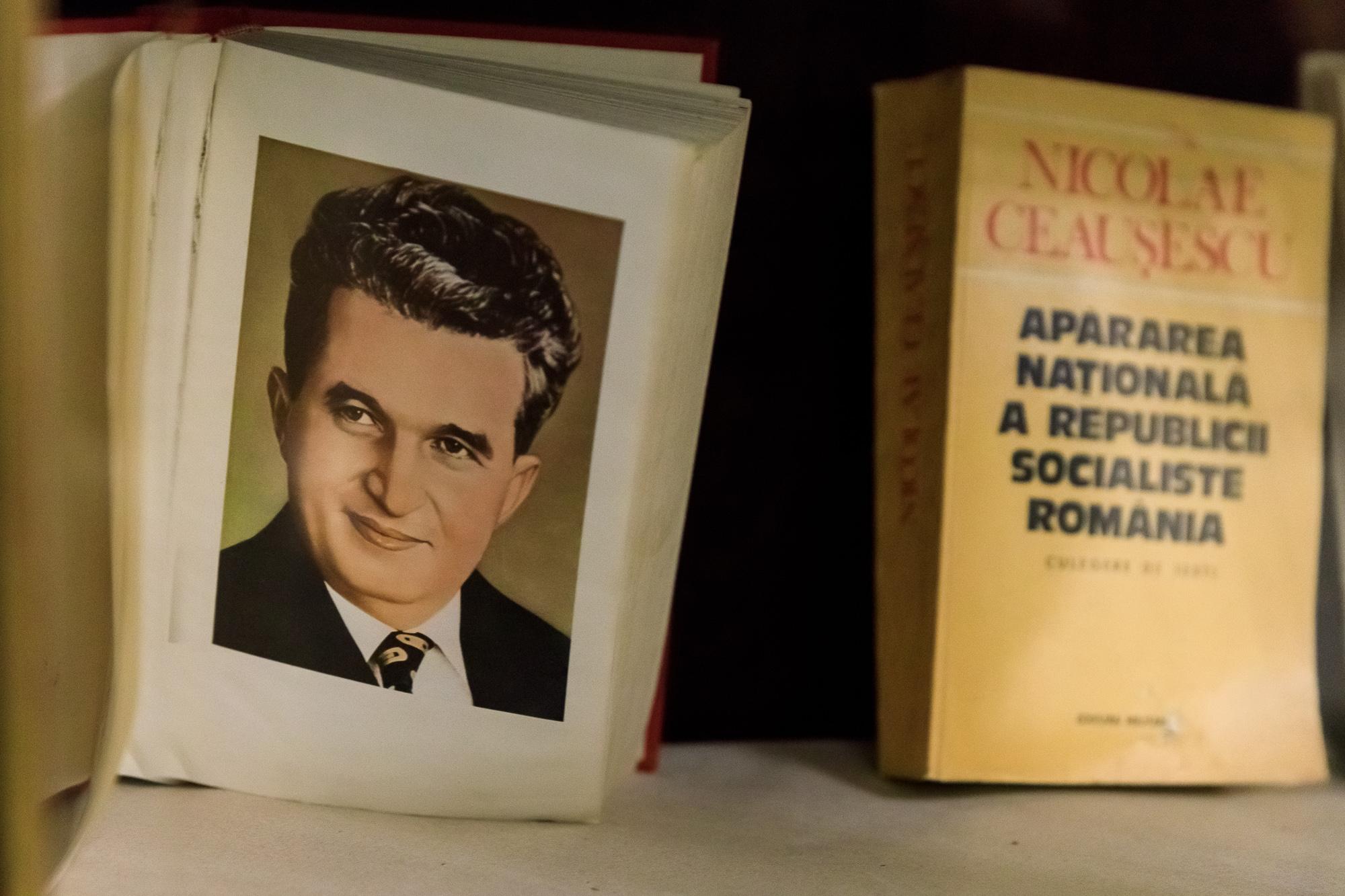 nicolae ceausescu carte republica socialista romania