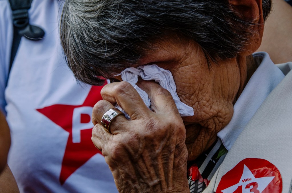 Festa, tristeza, choro e missa: os bastidores da rendição de Lula