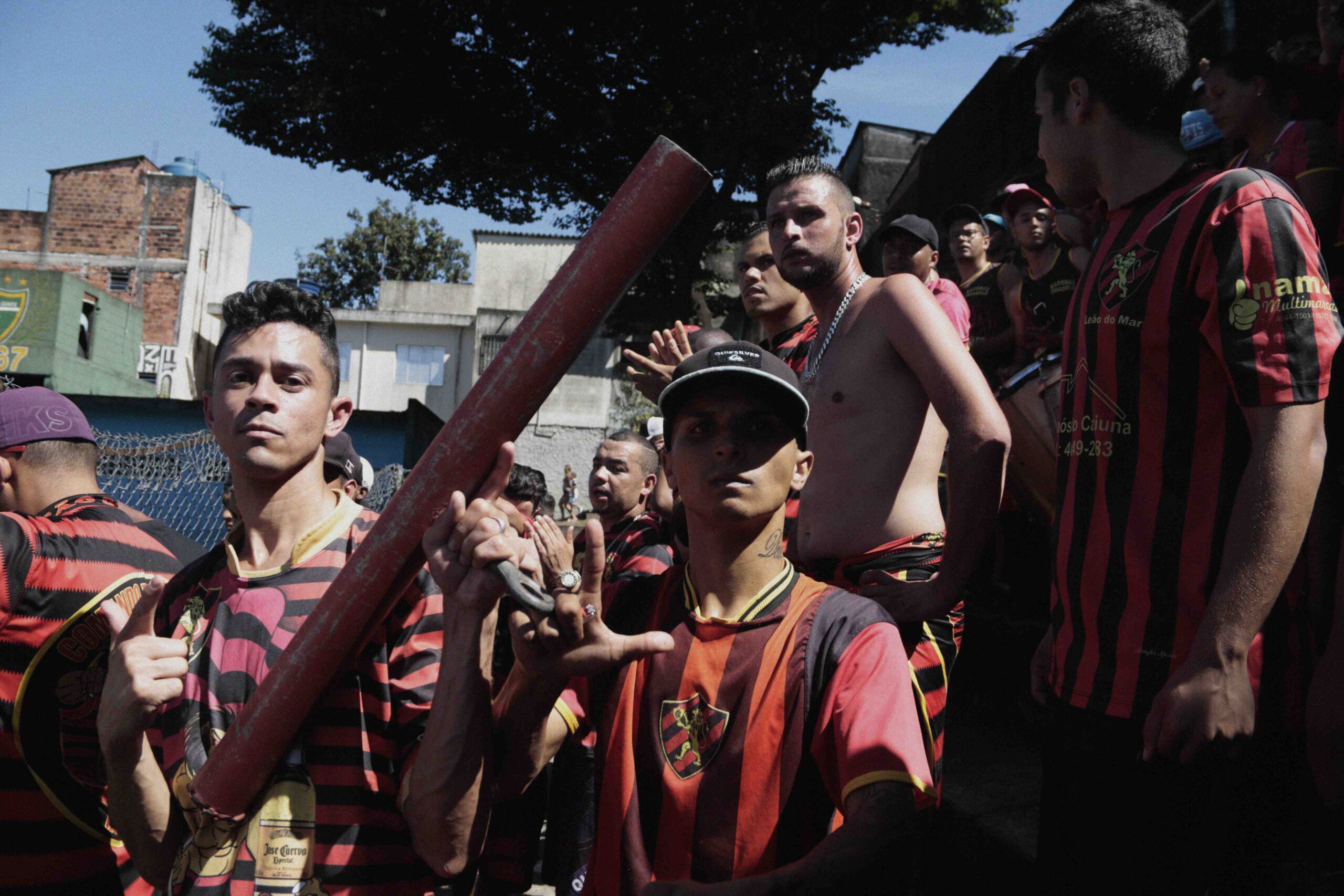 1524079000660-torcida-tubo