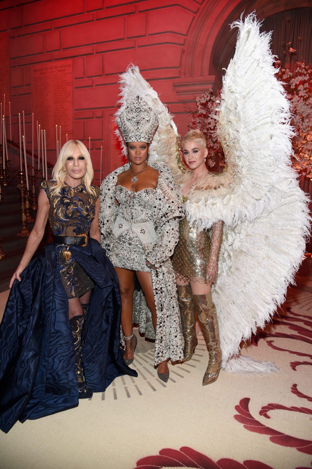 Os looks do Met Gala eram mais satânicos do que católicos