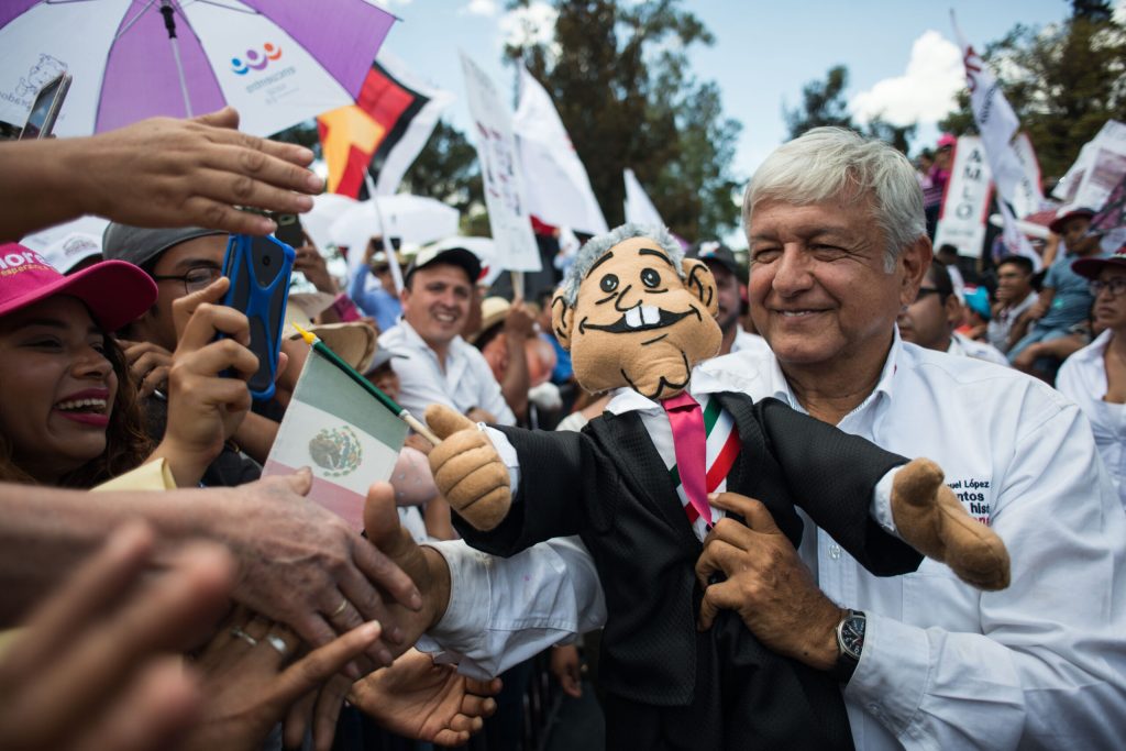 A un mes de las elecciones en México, AMLO crece en las encuestas