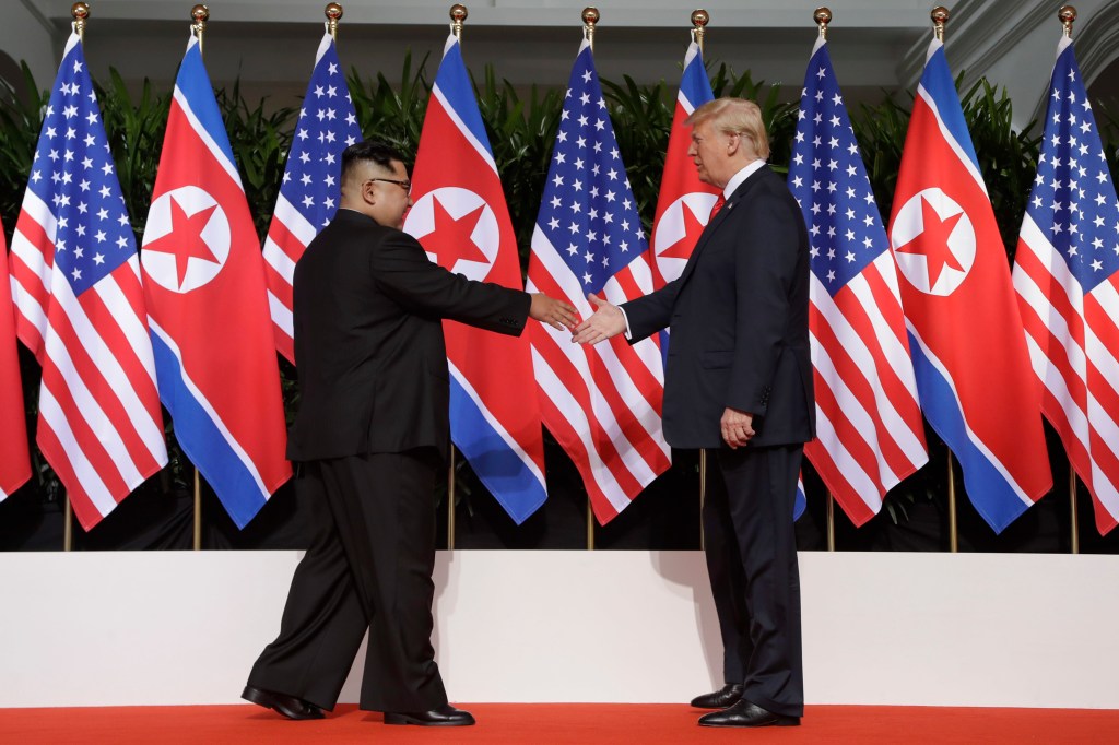 Donald Trump e o líder norte-coreano, Kim Jong-Un, estiveram cara-a-cara