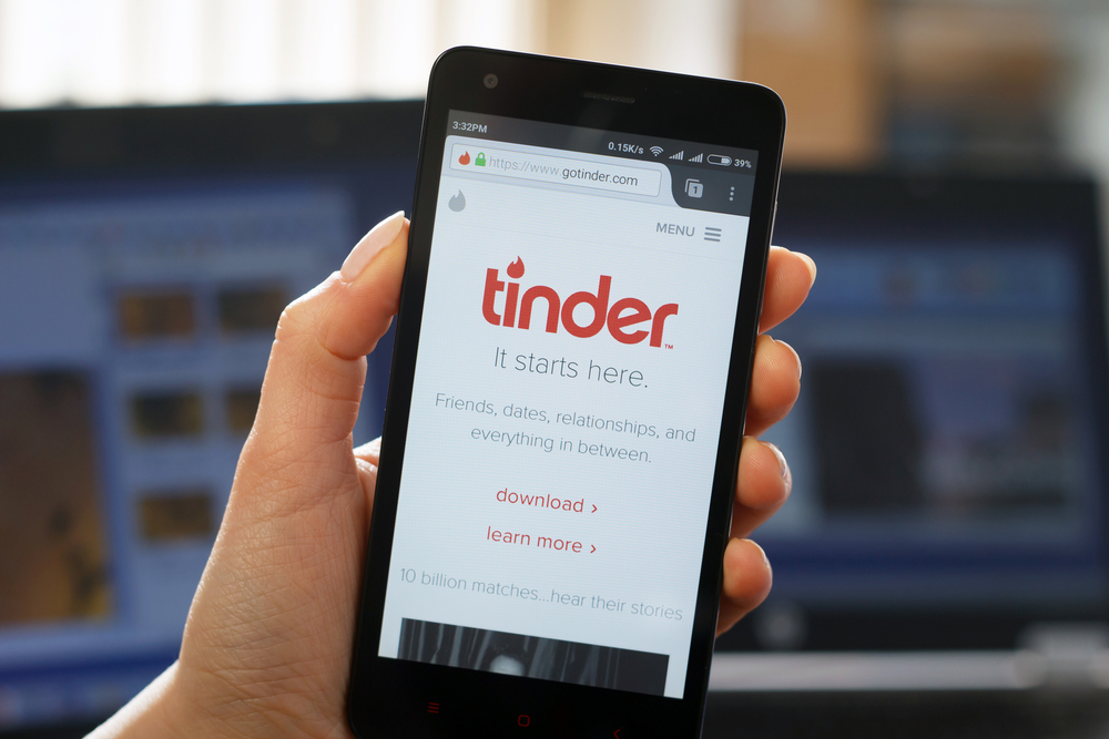 How To Craft a Perfectly Slutty Tinder Profile