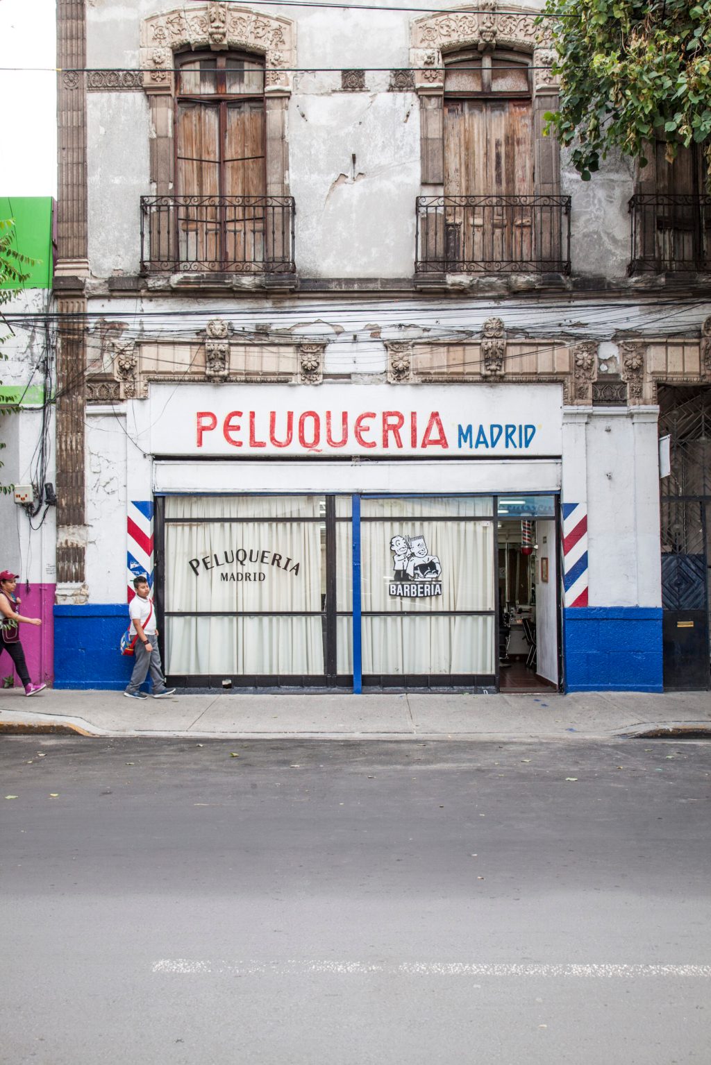 “Ser peluquero también es ser psicólogo”: Un corte en la Peluquería Madrid