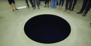 "Descent into Limbo" karya seniman Anish Kapoor Dikira Ilusi Optik ternyata betulan lubang