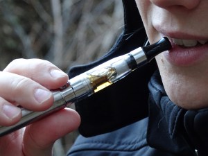 今知っておくべきVAPE用CBDオイルの健康リスク