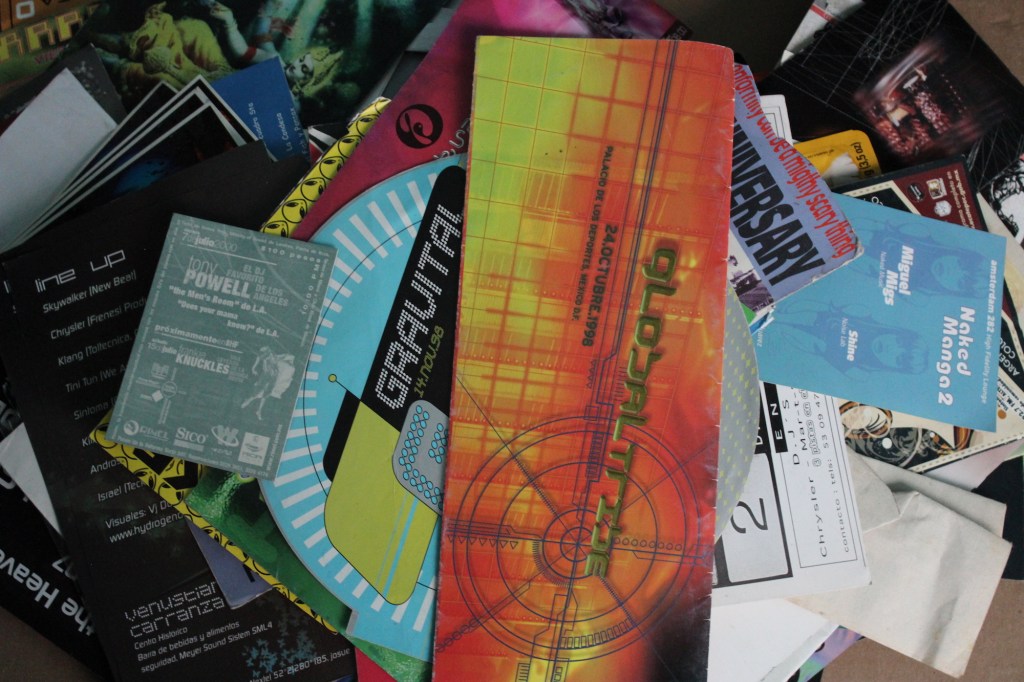 20 años de flyers: Un capítulo de la historia gráfica de la cultura rave en la CDMX