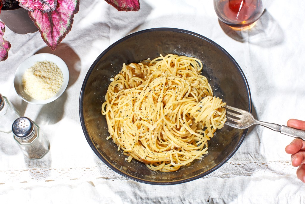 Pasta cacio e pepe