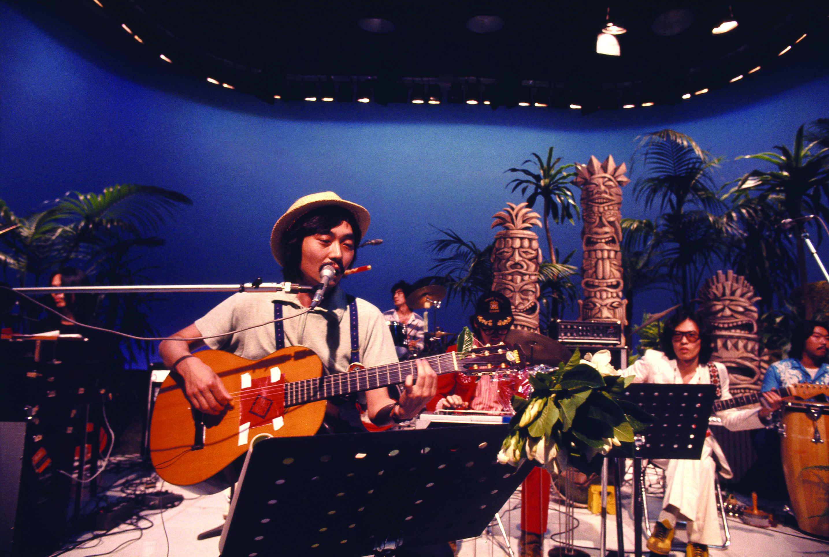 1539184400235-Hosono-1975-07-TV-Courtesy_of_The_Masashi_Kuwamoto_Archives