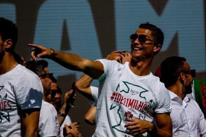 Cristiano Ronaldo durante a celebração da conquista do Euro 2016 por Portugal