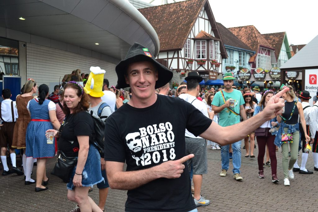 Por dentro da Oktoberfest Blumenau, o maior reduto bolsonarista do Brasil