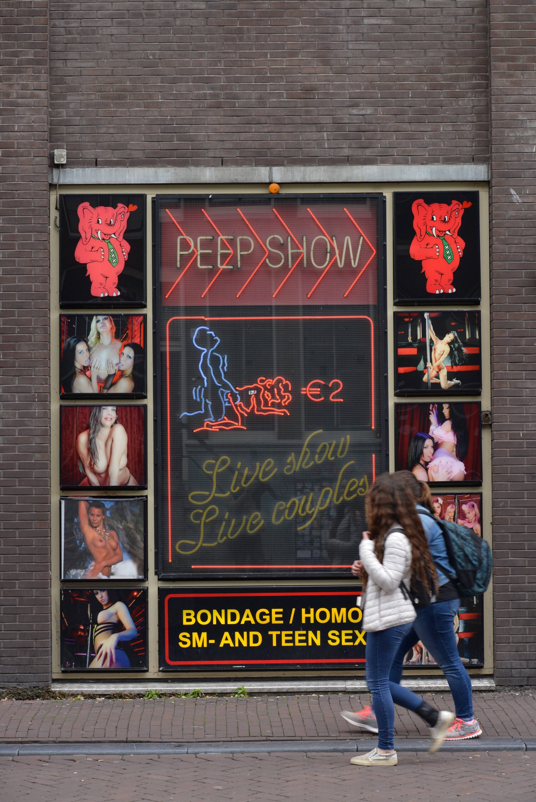 Schaufenster einer Peep-Show in Amsterdam