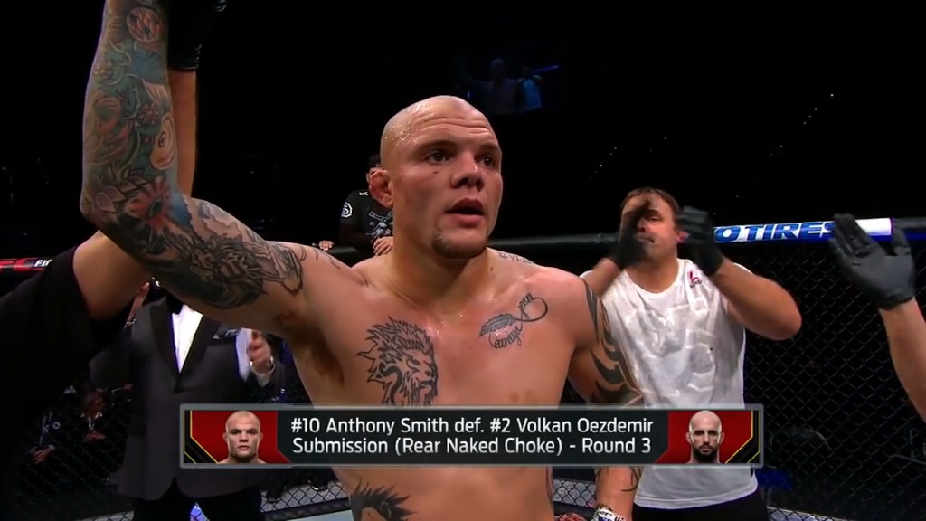 Anthony Smith celebrates his victory over Volkan Oezdemir.