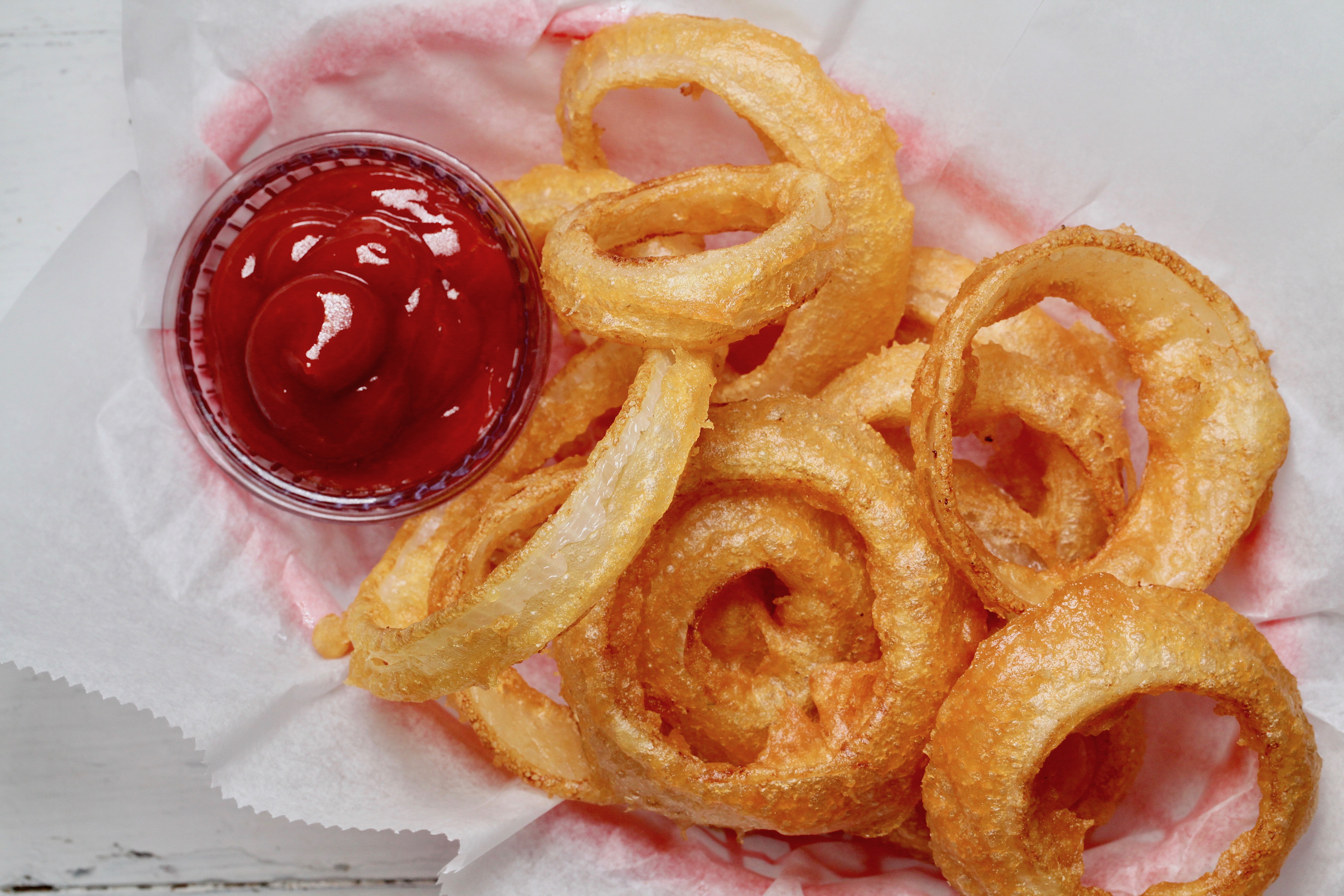 1588281126022-1567805152866-crispy-onion-rings-recipe