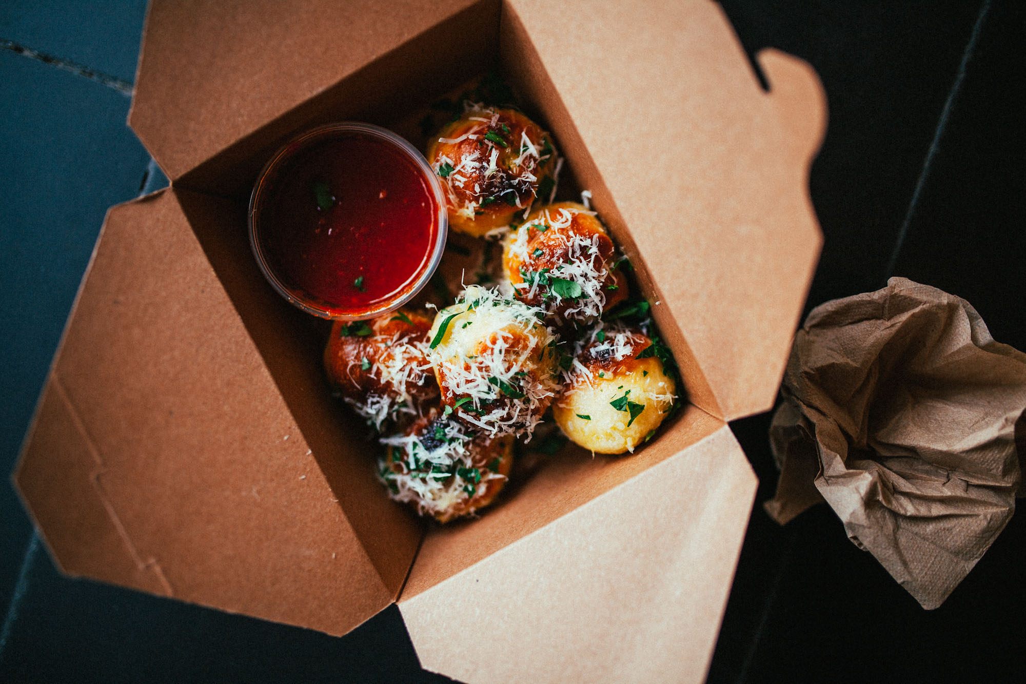 1588281913204-BestPizza-31-garlic-knots-with-marinara