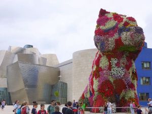 800px-Bilbao_-_Guggenheim,_'Puppy'_(Jeff_Koons)_6