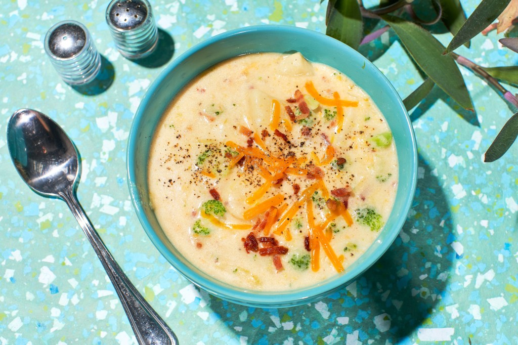 Zuppa di porri patate broccoli e formaggio