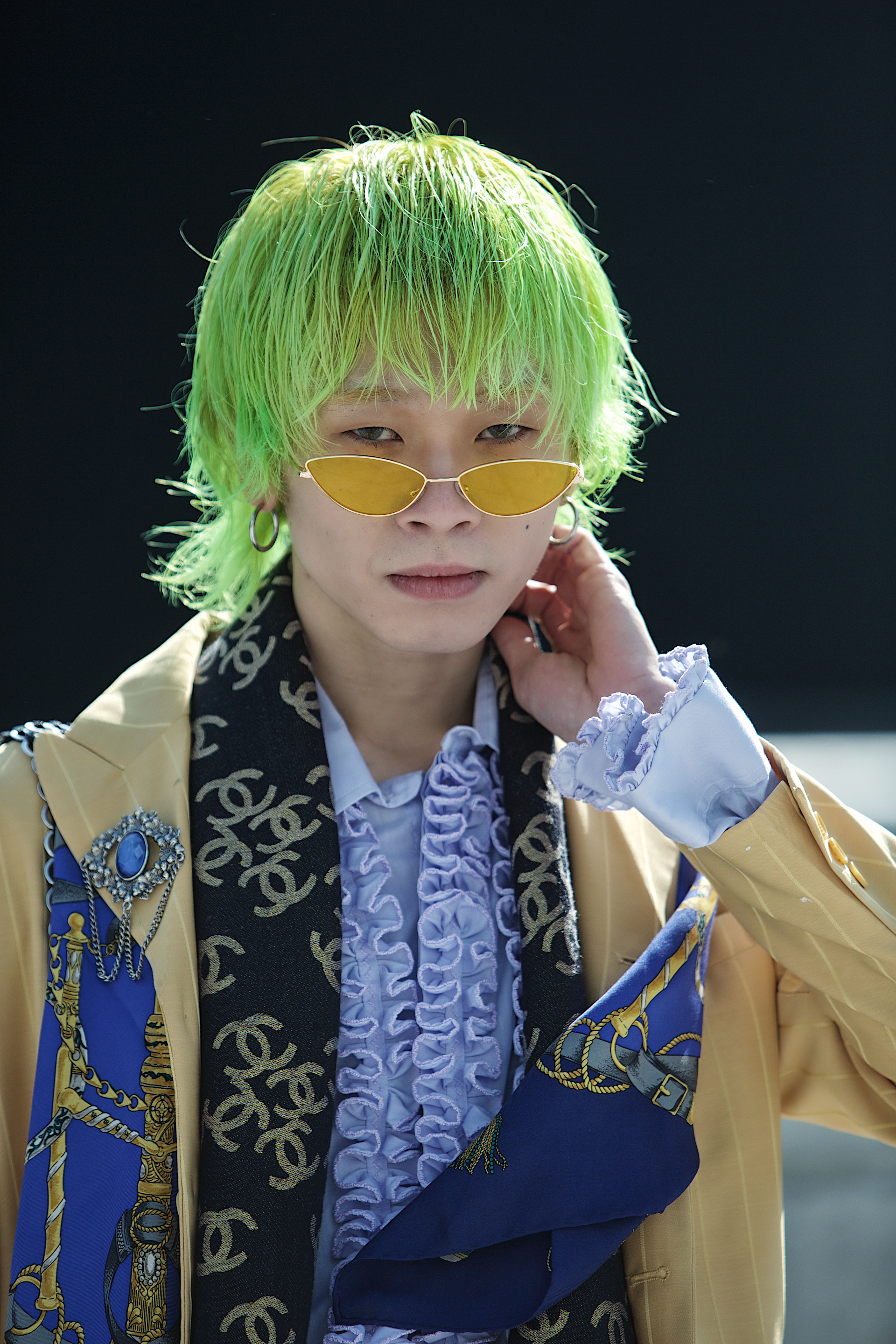 Green haired youth photographed at Seoul Fashion Week.