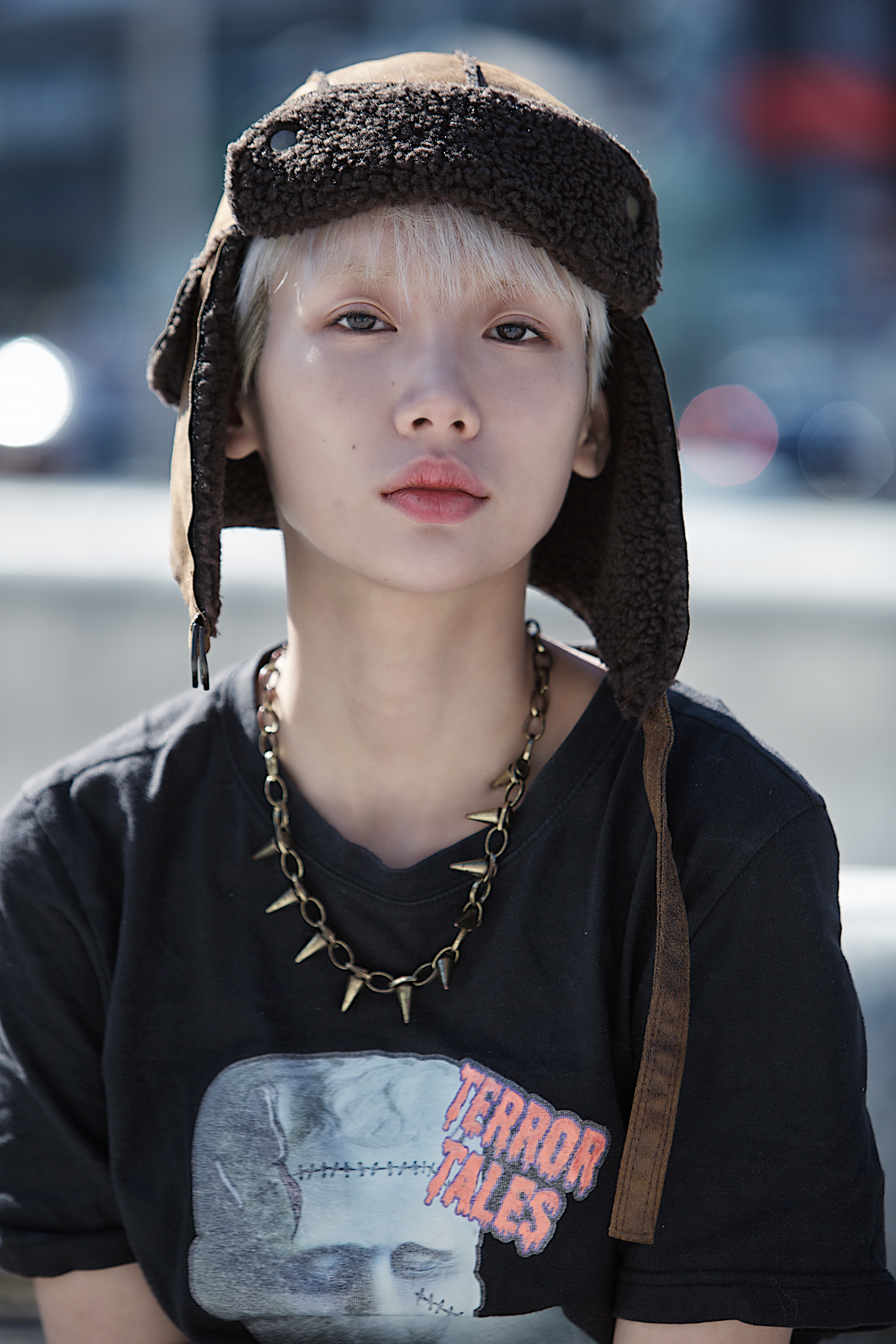 Korean girl photographed at Seoul Fashion Week