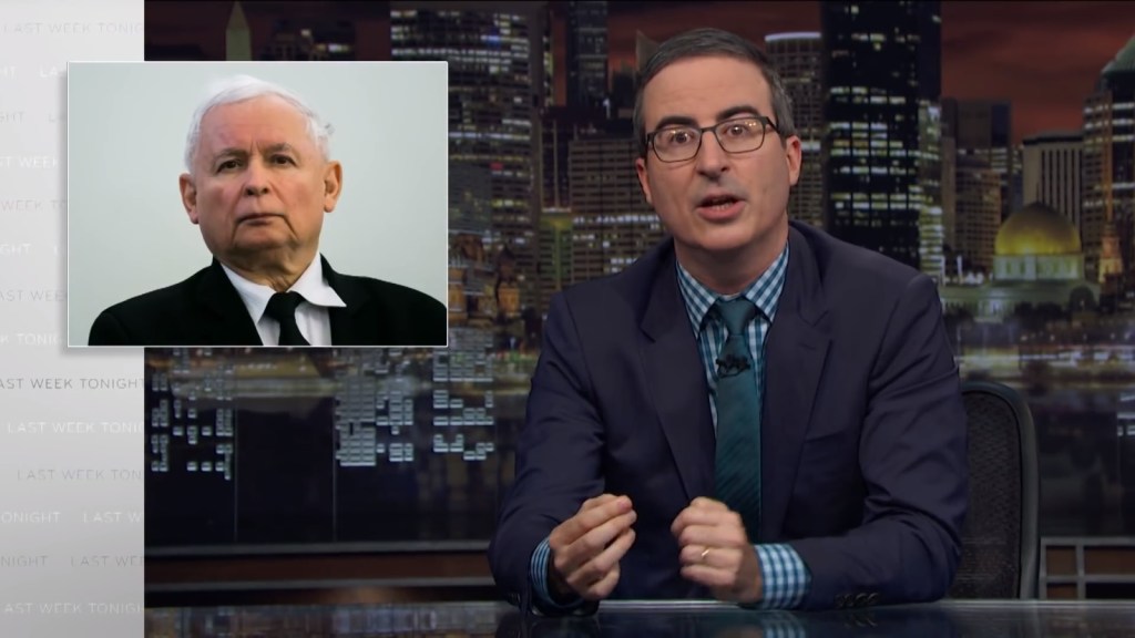 od prawej John Oliver, Jarosław Kaczyński